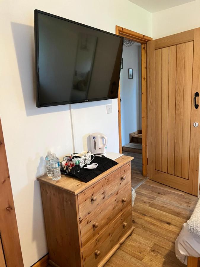 Cross Hands Beudy Bach B&B 외부 사진