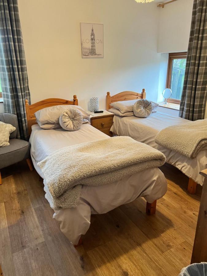 Cross Hands Beudy Bach B&B 외부 사진